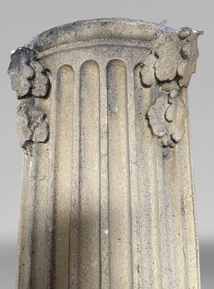 Pair of columns with oak leaves in carved wood and stucco, late 19th century Pair of columns with oak leaves in carved wood and stucco, late 19th century-3