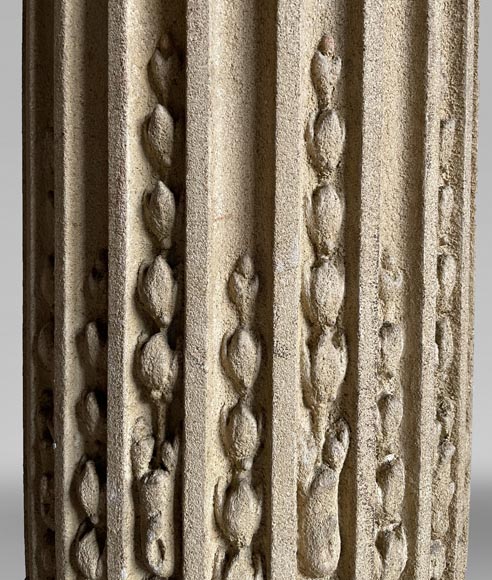 Pair of columns with oak leaves in carved wood and stucco, late 19th century Pair of columns with oak leaves in carved wood and stucco, late 19th century-6