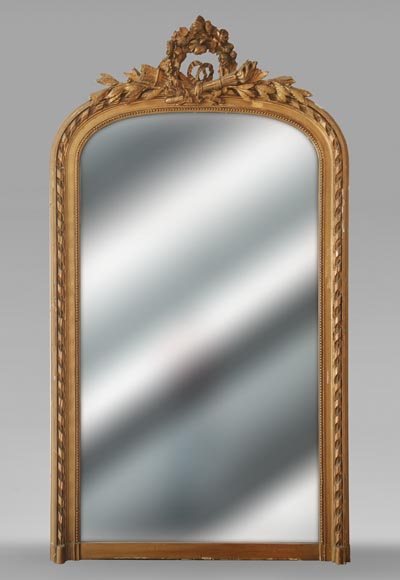 Louis XVI style gilded trumeau with rounded top decorated with an openwork wreath of flowers Louis XVI style gilded trumeau with rounded top decorated with an openwork wreath of flowers-0