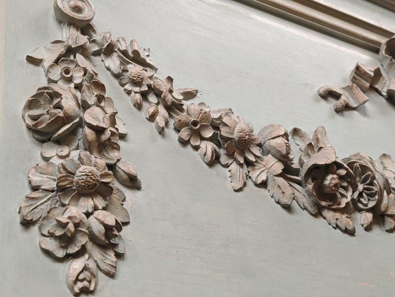 Napoleon III style mirror in carved wood decorated with a garland of flowers Napoleon III style mirror in carved wood decorated with a garland of flowers-5