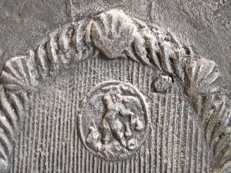 Small plaque on the collar of the Order of Saint Michael Small plaque on the collar of the Order of Saint Michael-3