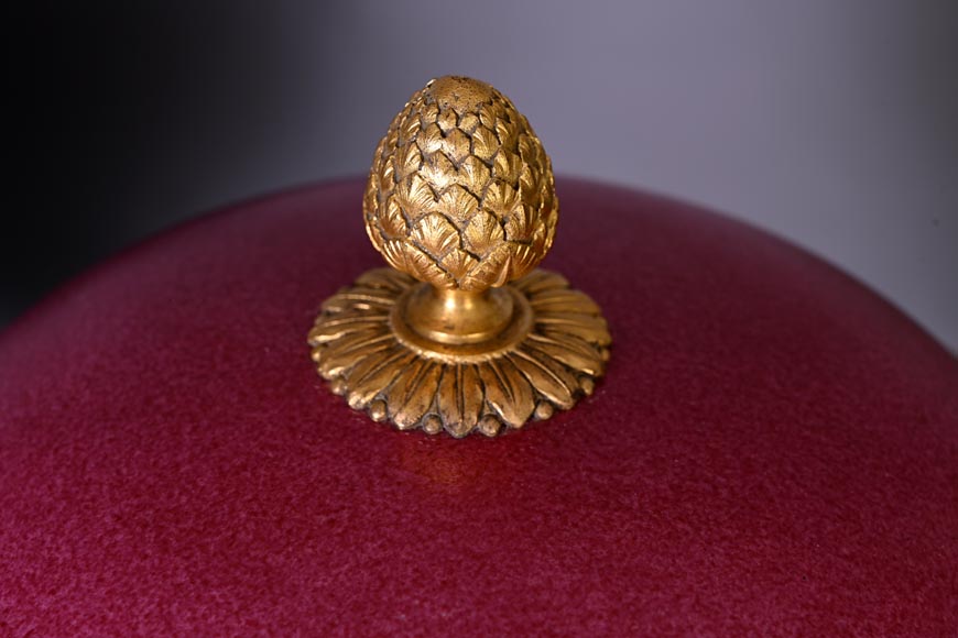 Escalier de CRISTAL (in the spirit of), Pair of pink porcelain potpourris, 19th century Escalier de CRISTAL (in the spirit of), Pair of pink porcelain potpourris, 19th century-4