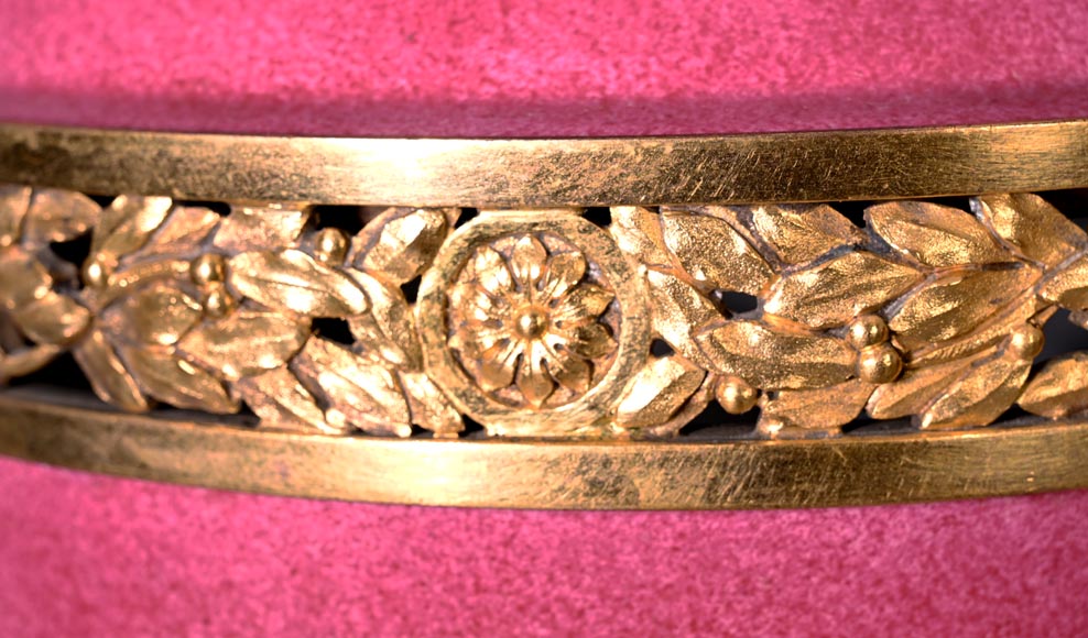 Escalier de CRISTAL (in the spirit of), Pair of pink porcelain potpourris, 19th century Escalier de CRISTAL (in the spirit of), Pair of pink porcelain potpourris, 19th century-5