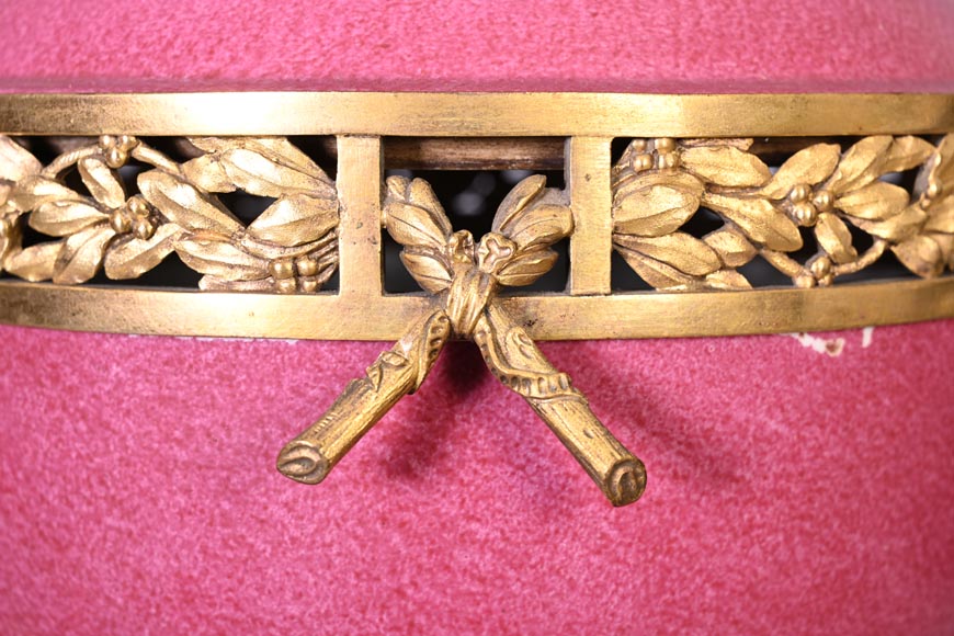 Escalier de CRISTAL (in the spirit of), Pair of pink porcelain potpourris, 19th century Escalier de CRISTAL (in the spirit of), Pair of pink porcelain potpourris, 19th century-6