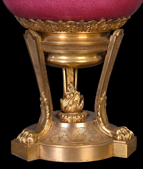 Escalier de CRISTAL (in the spirit of), Pair of pink porcelain potpourris, 19th century Escalier de CRISTAL (in the spirit of), Pair of pink porcelain potpourris, 19th century-7