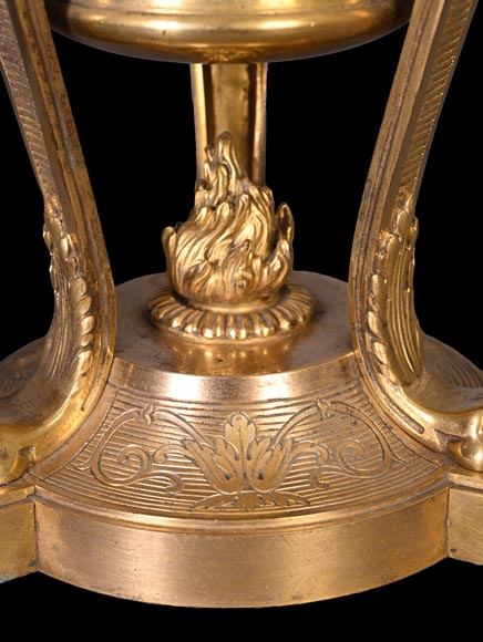 Escalier de CRISTAL (in the spirit of), Pair of pink porcelain potpourris, 19th century Escalier de CRISTAL (in the spirit of), Pair of pink porcelain potpourris, 19th century-8