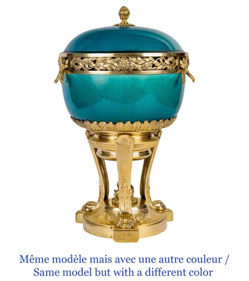 Escalier de CRISTAL (in the spirit of), Pair of pink porcelain potpourris, 19th century Escalier de CRISTAL (in the spirit of), Pair of pink porcelain potpourris, 19th century-14