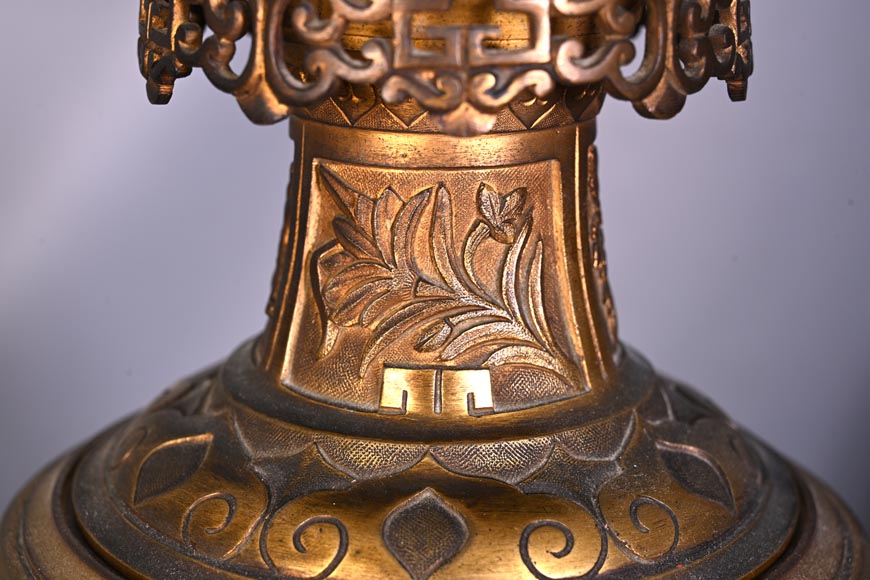 Pair of Oil Lamps in Satsuma Faience with Baccarat Opaline Globes – Second Half of the 19th Century Pair of Oil Lamps in Satsuma Faience with Baccarat Opaline Globes – Second Half of the 19th Century-3