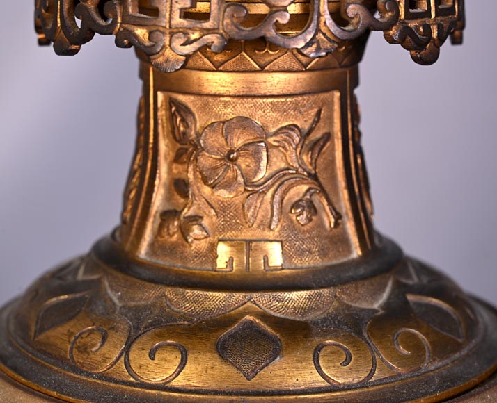 Pair of Oil Lamps in Satsuma Faience with Baccarat Opaline Globes – Second Half of the 19th Century Pair of Oil Lamps in Satsuma Faience with Baccarat Opaline Globes – Second Half of the 19th Century-4