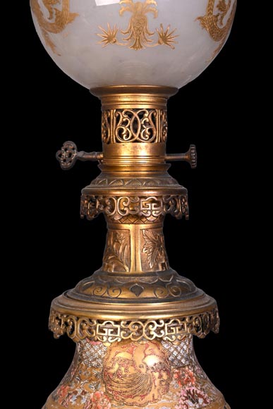 Pair of Oil Lamps in Satsuma Faience with Baccarat Opaline Globes – Second Half of the 19th Century Pair of Oil Lamps in Satsuma Faience with Baccarat Opaline Globes – Second Half of the 19th Century-6