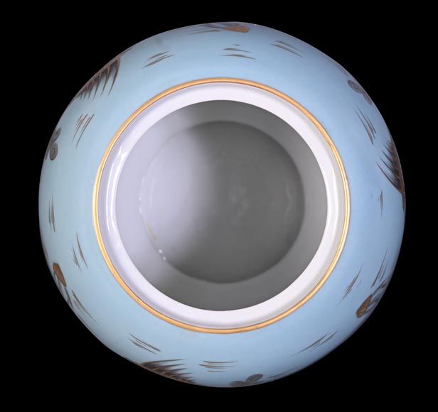 AU VASE ÉTRUSQUE – Porcelain Vase with Aquatic Decoration AU VASE ÉTRUSQUE – Porcelain Vase with Aquatic Decoration-4