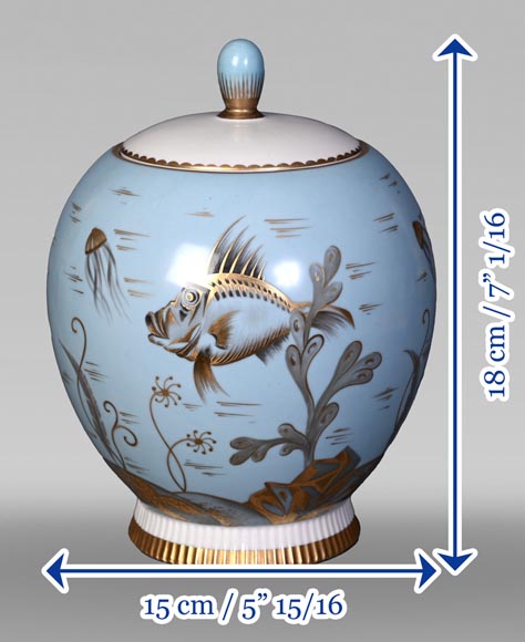 AU VASE ÉTRUSQUE – Porcelain Vase with Aquatic Decoration AU VASE ÉTRUSQUE – Porcelain Vase with Aquatic Decoration-10