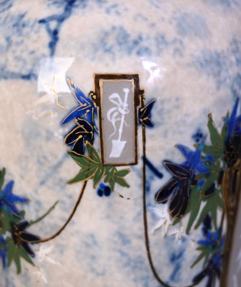 Large glazed porcelain vase from the Sèvres manufactory, decorated in 1880 by Taxile DOAT Large glazed porcelain vase from the Sèvres manufactory, decorated in 1880 by Taxile DOAT-4