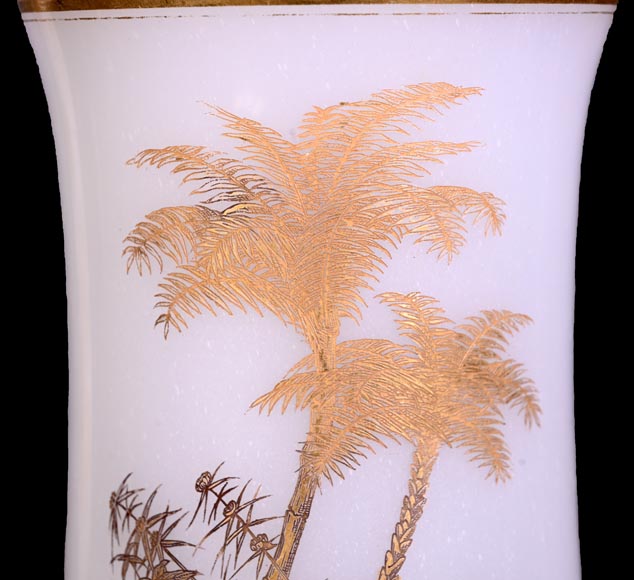 BACCARAT – Pair of White Opaline Vases with Gilded Japonist Decoration BACCARAT – Pair of White Opaline Vases with Gilded Japonist Decoration-3