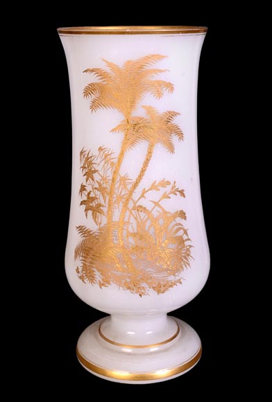 BACCARAT – Pair of White Opaline Vases with Gilded Japonist Decoration BACCARAT – Pair of White Opaline Vases with Gilded Japonist Decoration-5