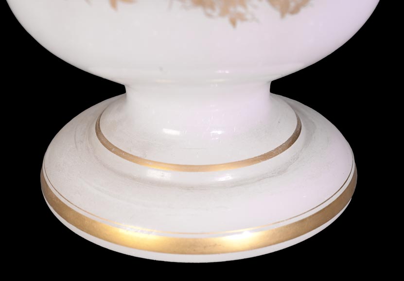 BACCARAT – Pair of White Opaline Vases with Gilded Japonist Decoration BACCARAT – Pair of White Opaline Vases with Gilded Japonist Decoration-9