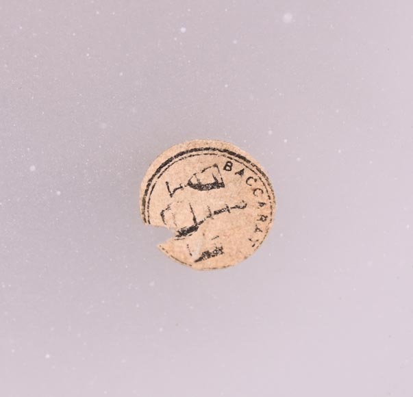 BACCARAT – Pair of White Opaline Vases with Gilded Japonist Decoration BACCARAT – Pair of White Opaline Vases with Gilded Japonist Decoration-10