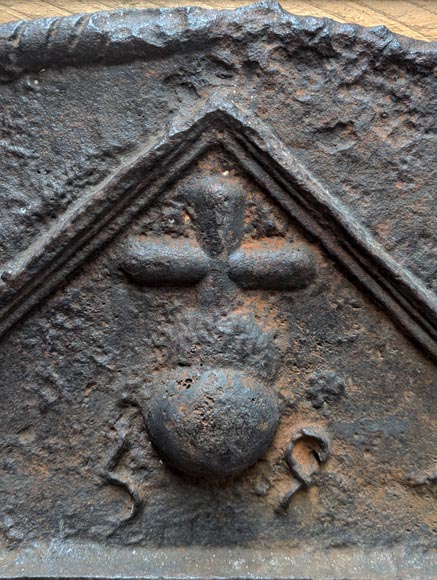 Cast iron fireback dated 1693, decorated with a radiant sun and architectural symbols Cast iron fireback dated 1693, decorated with a radiant sun and architectural symbols-2