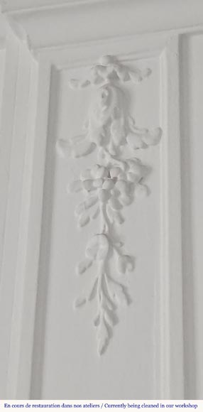 Louis XVI style trumeau decorated with a rose crown Louis XVI style trumeau decorated with a rose crown-3