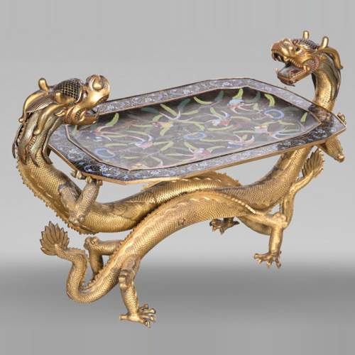 Ceremonial stand from the Qianlong period (1736-1795) in the shape of a dragon, gilt bronze, champlevé enamel