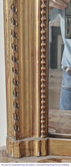 Louis XVI style gilded trumeau topped with a knotted ribbon Louis XVI style gilded trumeau topped with a knotted ribbon-3