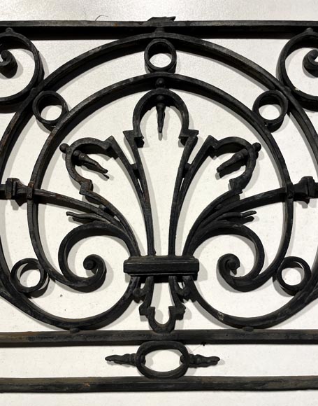 Small wrought iron window guard Small wrought iron window guard-2