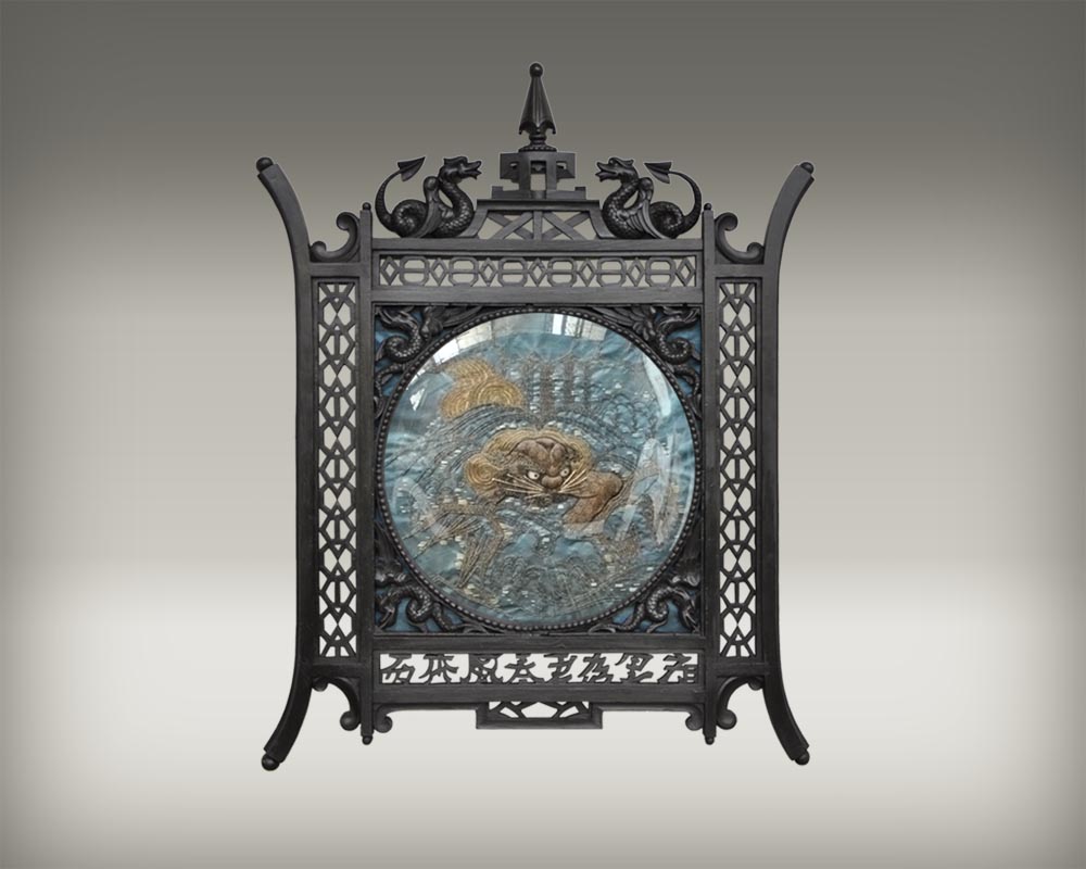 Pair of Japanese-blackened wooden frames decorated with embroidered silk Pair of Japanese-blackened wooden frames decorated with embroidered silk-1