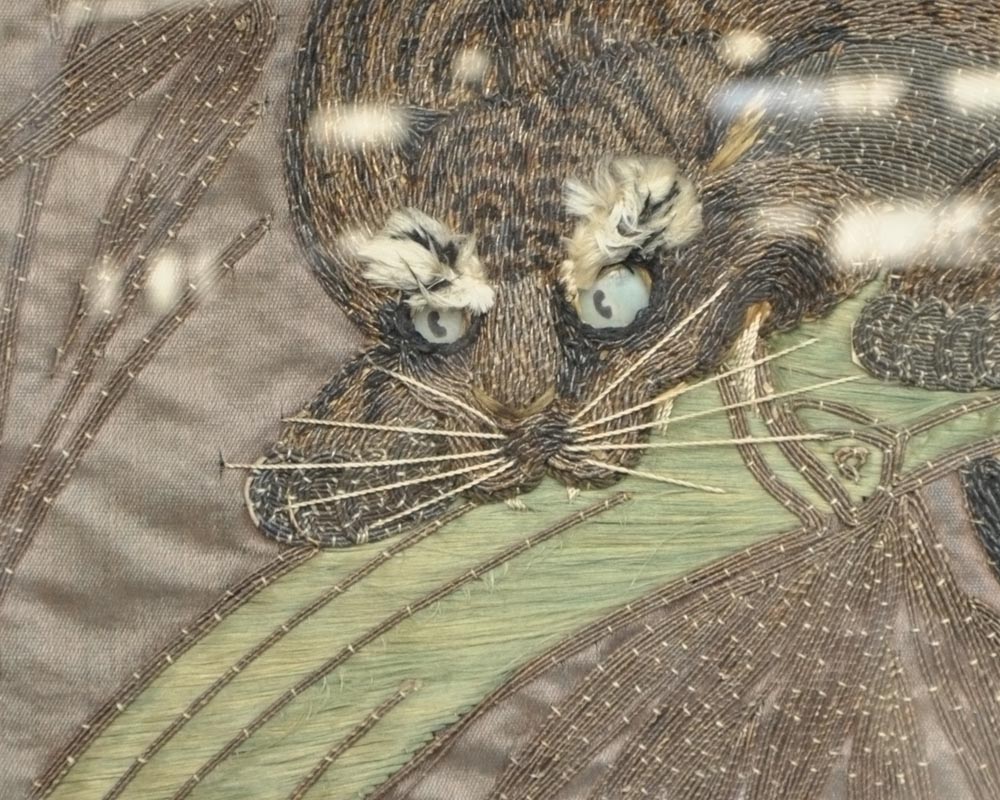 Pair of Japanese-blackened wooden frames decorated with embroidered silk Pair of Japanese-blackened wooden frames decorated with embroidered silk-8