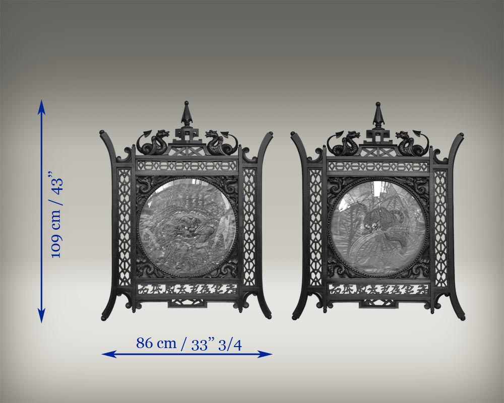 Pair of Japanese-blackened wooden frames decorated with embroidered silk Pair of Japanese-blackened wooden frames decorated with embroidered silk-12