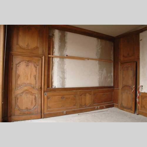 Oak paneled room from the beginning of the 20th century