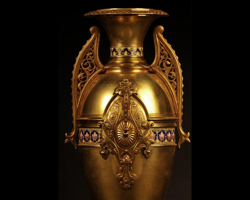 Mantle garniture in the orientalist taste  in gilt-bronze with  polychrome porcelain decoration   Mantle garniture in the orientalist taste  in gilt-bronze with  polychrome porcelain decoration  -4