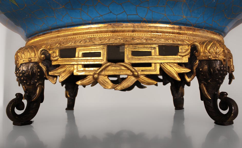 CREIL-MONTEREAU Manufacture - Beautiful antique planter with faux cloisonné flowers decor and base made out of gilded bronze and patinated bronze with elephant heads decor CREIL-MONTEREAU Manufacture - Beautiful antique planter with faux cloisonné flowers decor and base made out of gilded bronze and patinated bronze with elephant heads decor-4