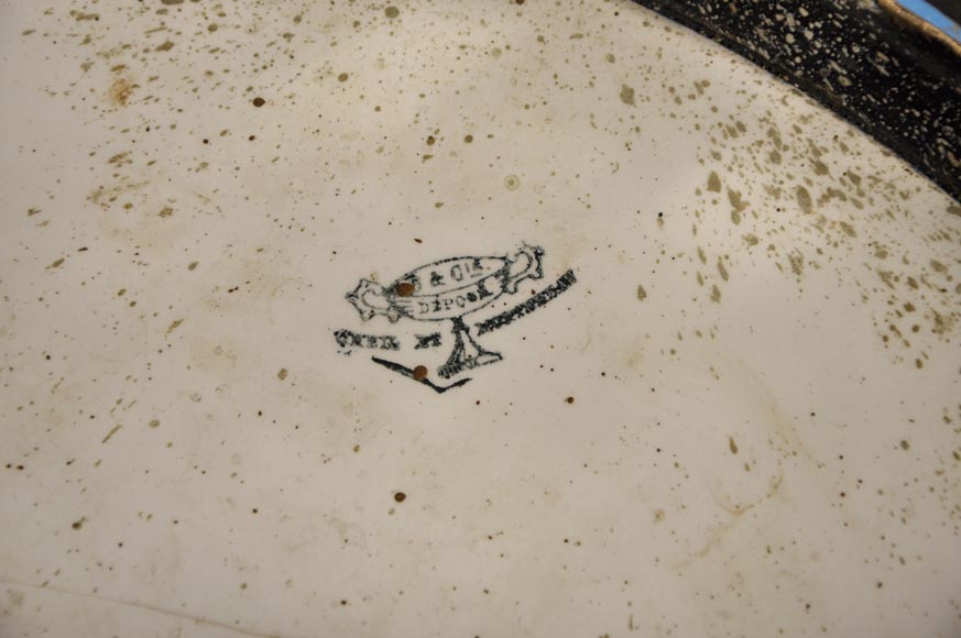 CREIL-MONTEREAU Manufacture - Beautiful antique planter with faux cloisonné flowers decor and base made out of gilded bronze and patinated bronze with elephant heads decor CREIL-MONTEREAU Manufacture - Beautiful antique planter with faux cloisonné flowers decor and base made out of gilded bronze and patinated bronze with elephant heads decor-5