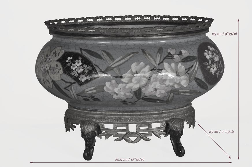 CREIL-MONTEREAU Manufacture - Beautiful antique planter with faux cloisonné flowers decor and base made out of gilded bronze and patinated bronze with elephant heads decor CREIL-MONTEREAU Manufacture - Beautiful antique planter with faux cloisonné flowers decor and base made out of gilded bronze and patinated bronze with elephant heads decor-6