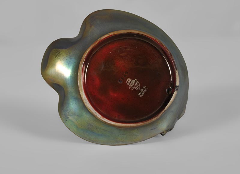 ZSOLNAY Manufacture - "Young woman at the source", vide poche in iridescent ceramic ZSOLNAY Manufacture - "Young woman at the source", vide poche in iridescent ceramic-3