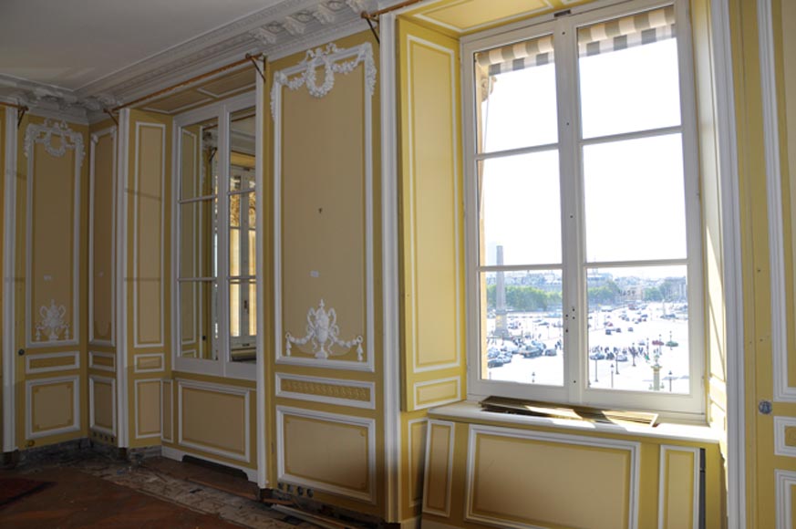 Very beautiful antique Louis XVI style paneled room coming from the Hotel de Crillon, Paris Very beautiful antique Louis XVI style paneled room coming from the Hotel de Crillon, Paris-0