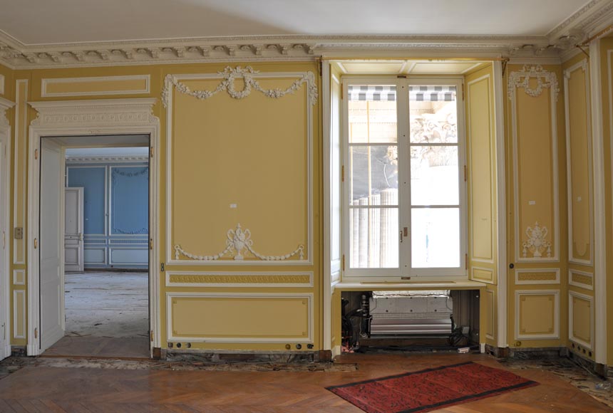 Very beautiful antique Louis XVI style paneled room coming from the Hotel de Crillon, Paris Very beautiful antique Louis XVI style paneled room coming from the Hotel de Crillon, Paris-3