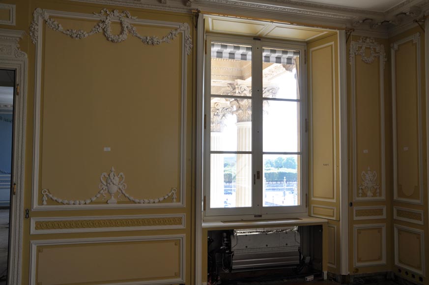 Very beautiful antique Louis XVI style paneled room coming from the Hotel de Crillon, Paris Very beautiful antique Louis XVI style paneled room coming from the Hotel de Crillon, Paris-4