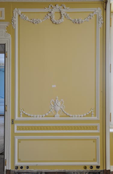 Very beautiful antique Louis XVI style paneled room coming from the Hotel de Crillon, Paris Very beautiful antique Louis XVI style paneled room coming from the Hotel de Crillon, Paris-5