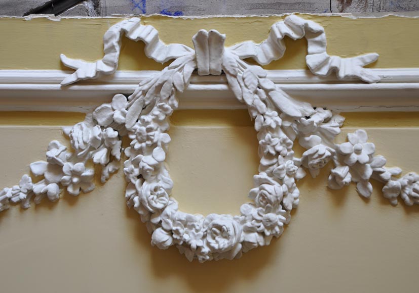 Very beautiful antique Louis XVI style paneled room coming from the Hotel de Crillon, Paris Very beautiful antique Louis XVI style paneled room coming from the Hotel de Crillon, Paris-6