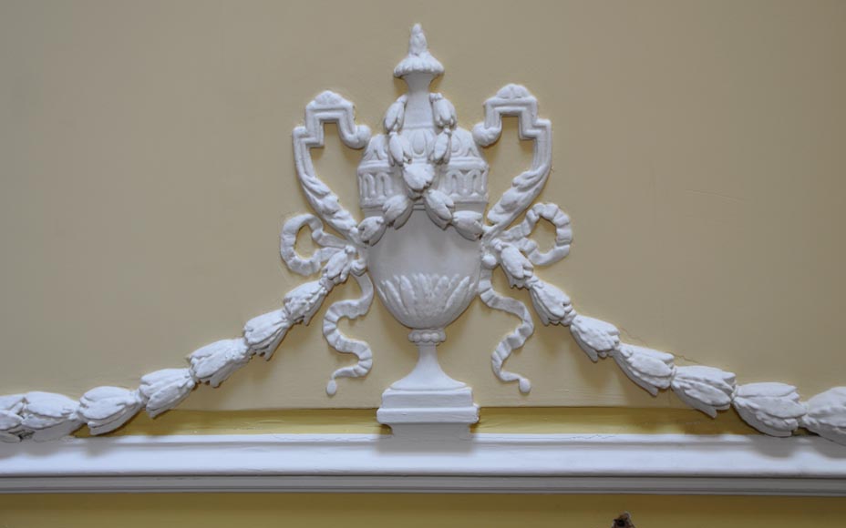 Very beautiful antique Louis XVI style paneled room coming from the Hotel de Crillon, Paris Very beautiful antique Louis XVI style paneled room coming from the Hotel de Crillon, Paris-7