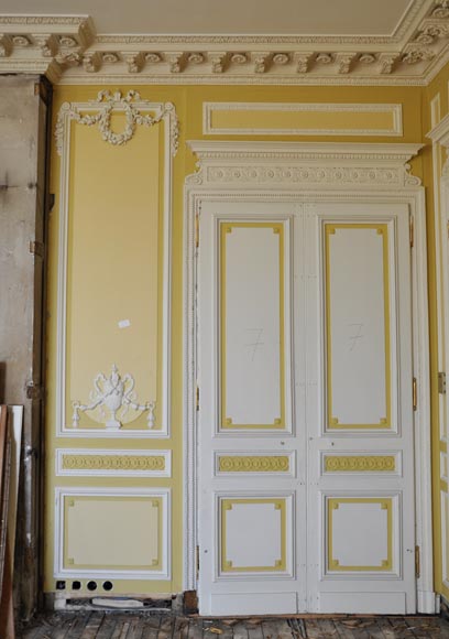 Very beautiful antique Louis XVI style paneled room coming from the Hotel de Crillon, Paris Very beautiful antique Louis XVI style paneled room coming from the Hotel de Crillon, Paris-9
