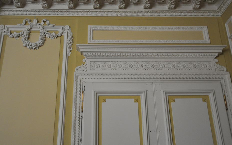 Very beautiful antique Louis XVI style paneled room coming from the Hotel de Crillon, Paris Very beautiful antique Louis XVI style paneled room coming from the Hotel de Crillon, Paris-10