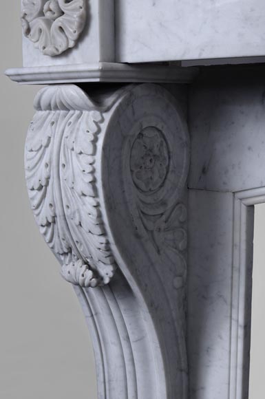 Antique Napoleon III style fireplace with lion's paws in Carrara marble  Antique Napoleon III style fireplace with lion's paws in Carrara marble -4