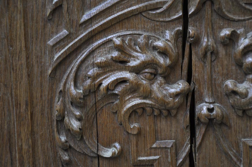 False pair of antique  carved oak doors from the 19th century False pair of antique  carved oak doors from the 19th century-7