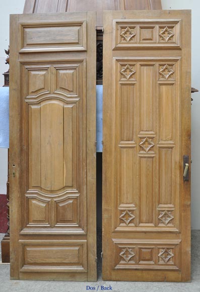 False pair of antique  carved oak doors from the 19th century False pair of antique  carved oak doors from the 19th century-8