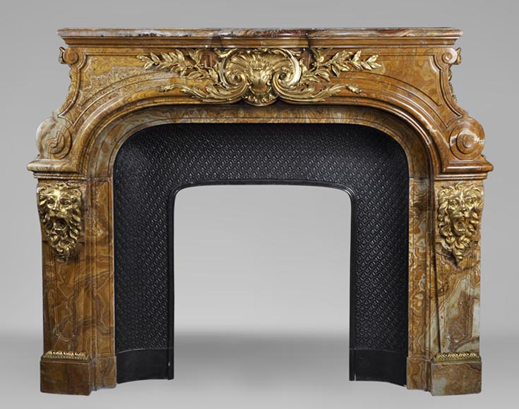 Extraordinary antique Louis XIV style fireplace with lions heads in Alabastro di Busca and gilded bronze
