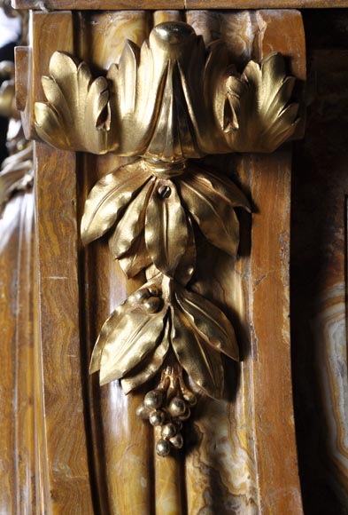 Extraordinary antique Louis XIV style fireplace with lions heads in Alabastro di Busca and gilded bronze