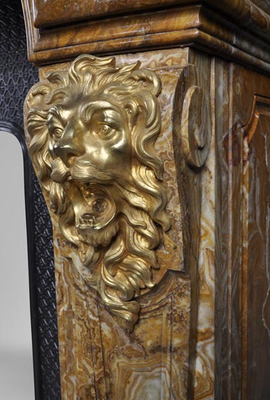 Extraordinary antique Louis XIV style fireplace with lions heads in Alabastro di Busca and gilded bronze