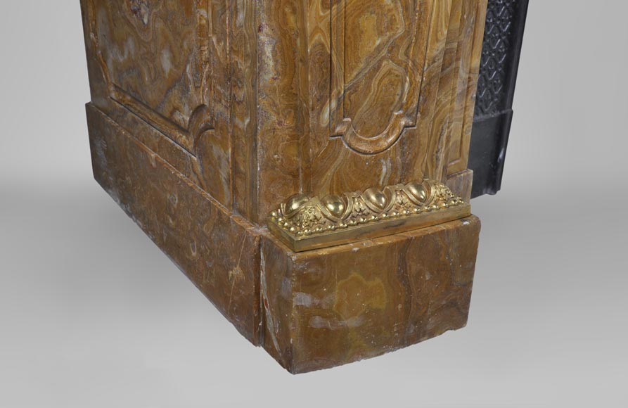 Extraordinary antique Louis XIV style fireplace with lions heads in Alabastro di Busca and gilded bronze